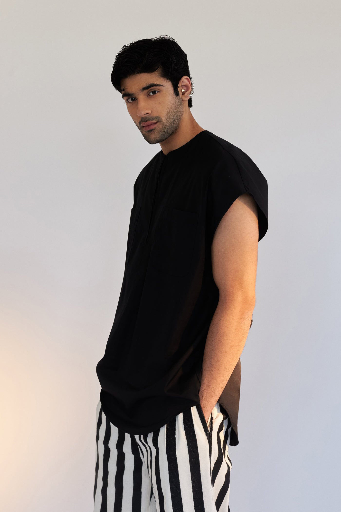 ROSANI The Armis t-shirt in black, back view. DYMENSION collection.