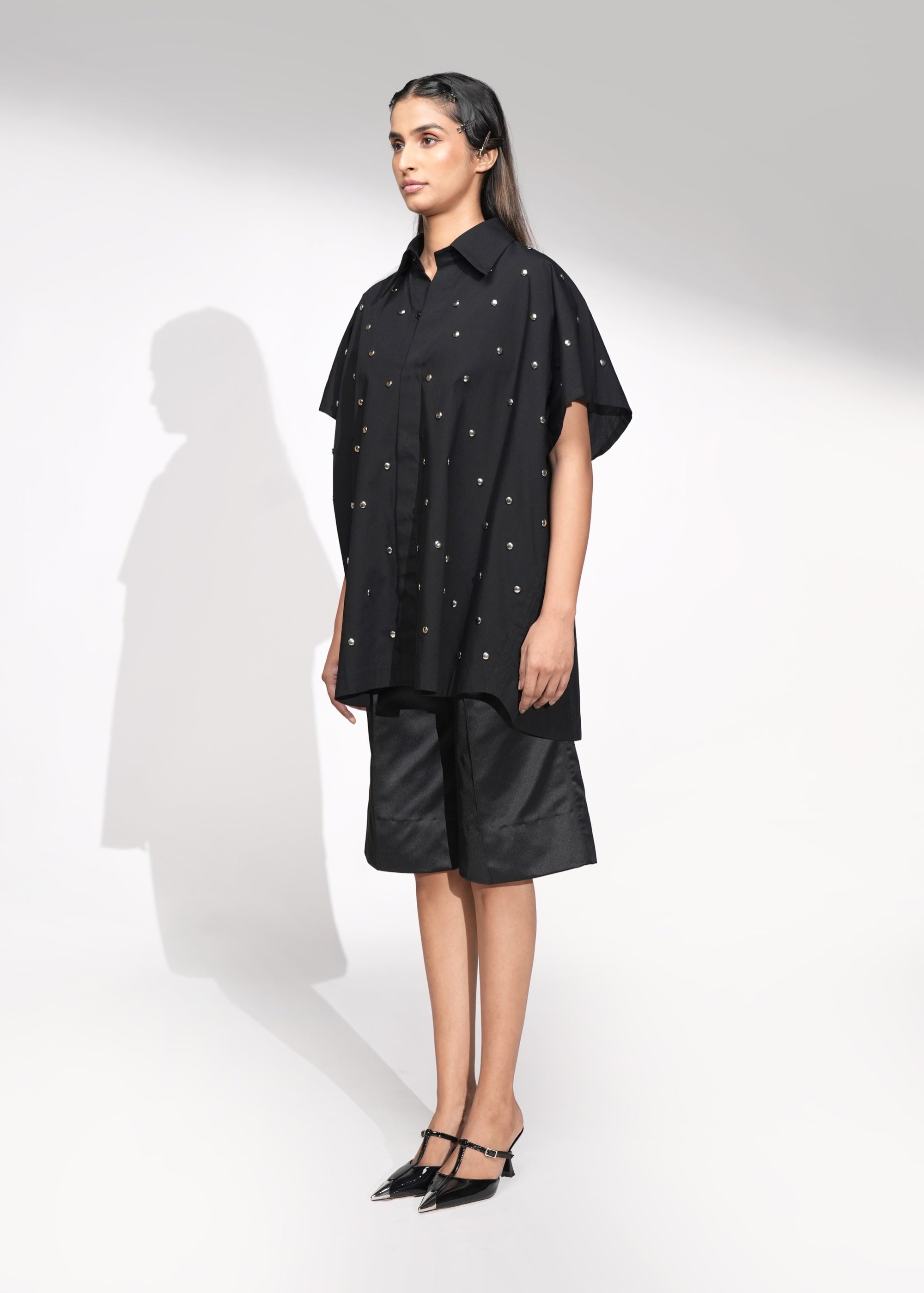 ROSANI The Drift shirt in black - oversized poplin shirt with metallic detail, side view