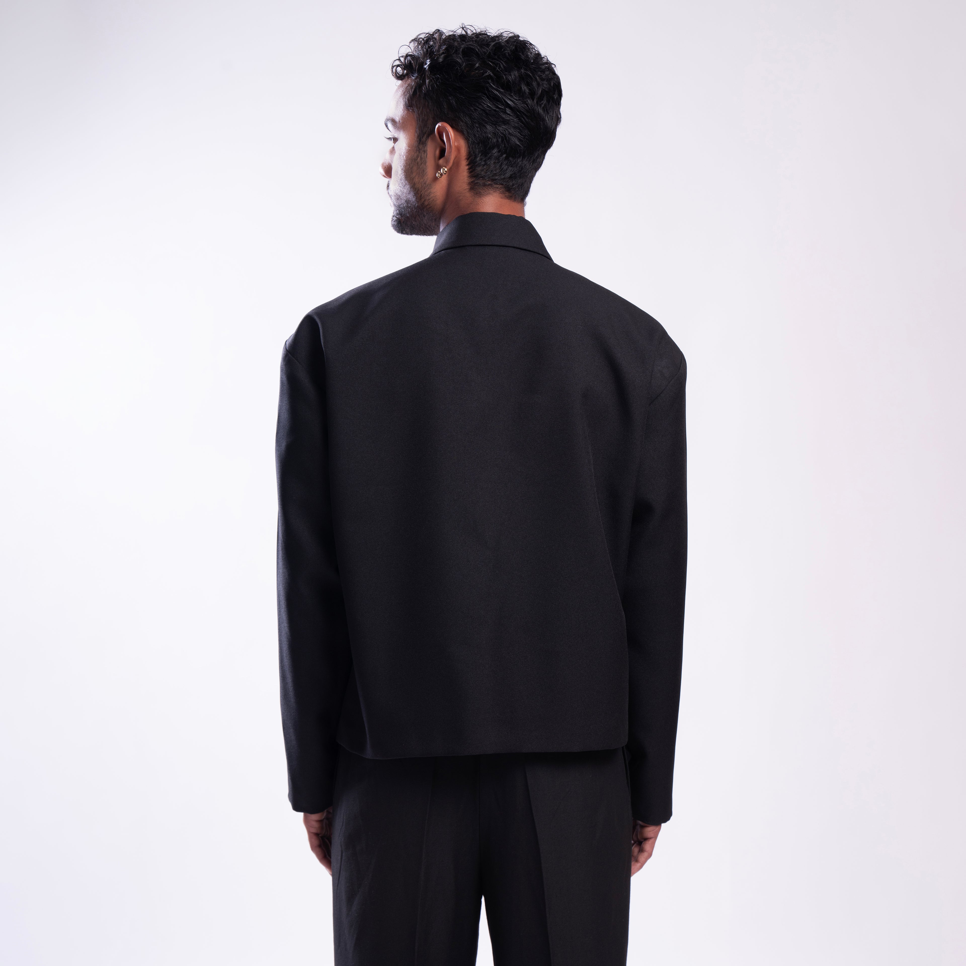 ROSANI The Arsoya jacket in black, back view. DYMENSION collection.