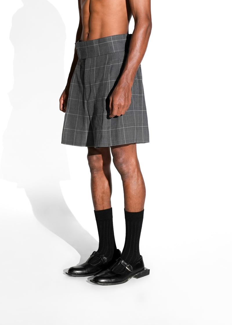 ROSANI The Cella shorts in grey check - high-waisted tailored shorts with front pleats, elastic waistband in the back and layered panel detail, front side view