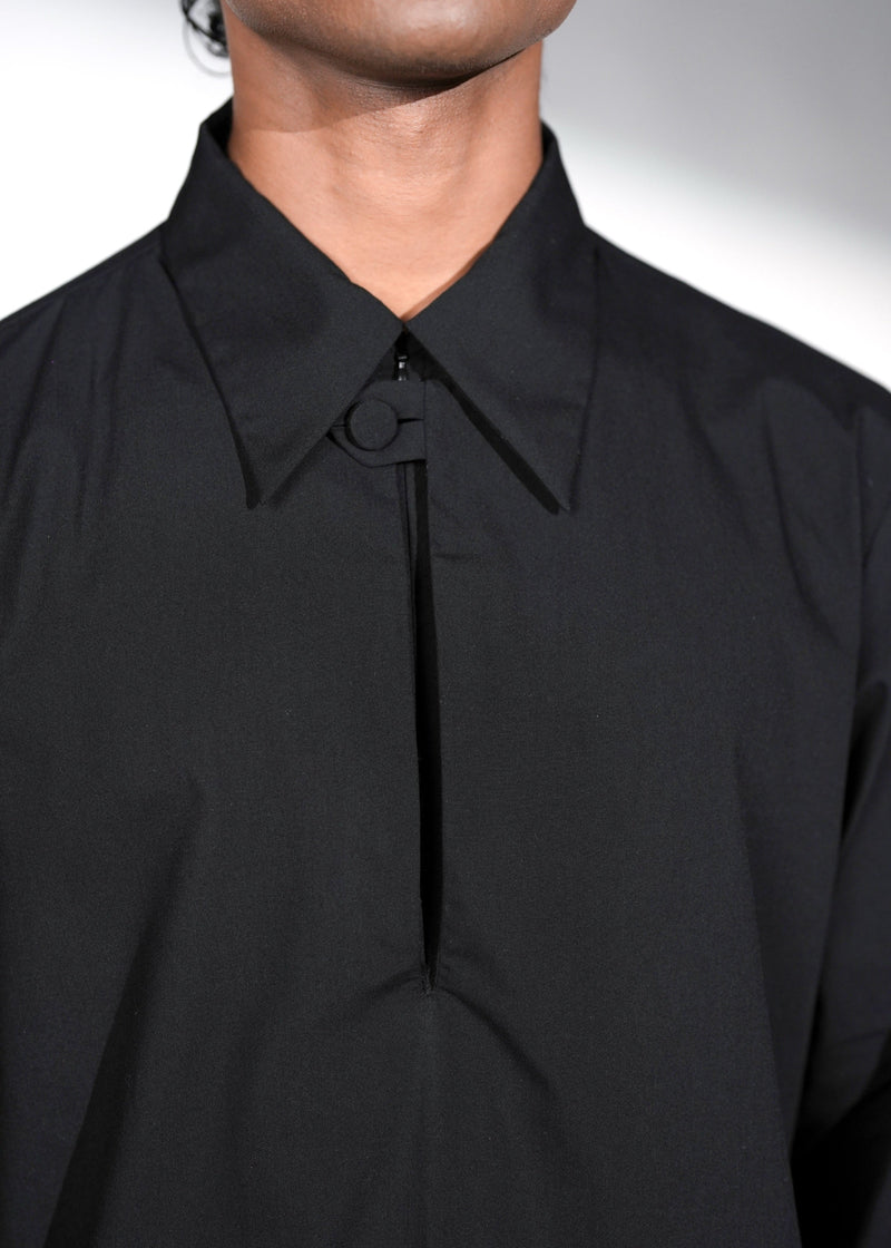 ROSANI The Serenity shirt in black - relaxed zip-up shirt with sharp collar and clean front placket, detail view