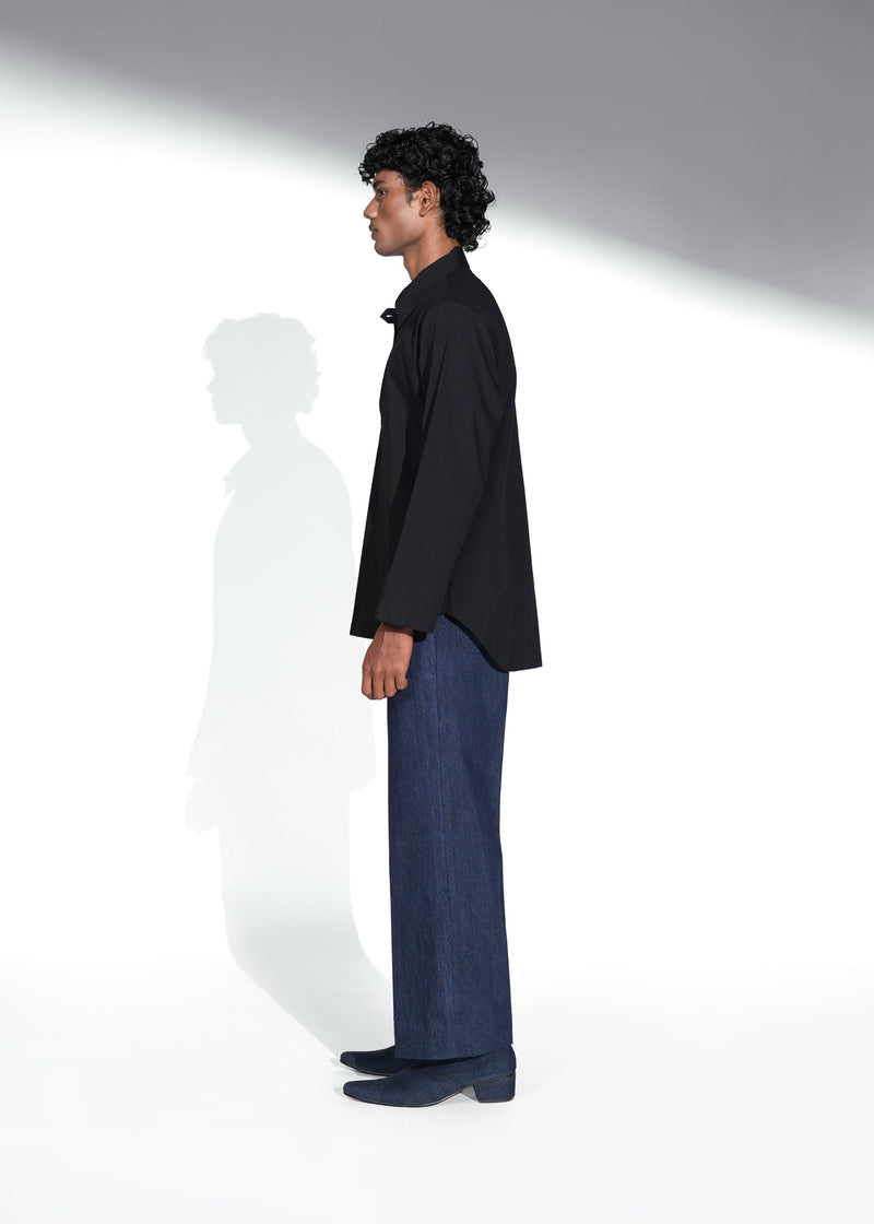 ROSANI The Serenity shirt in black - relaxed zip-up shirt with sharp collar and clean front placket, side view