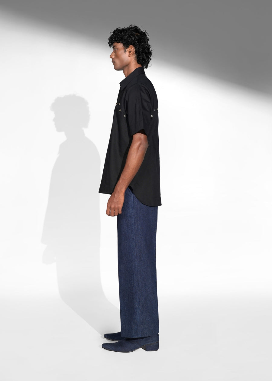 ROSANI The Vaulta shirt in black - half-sleeve cotton shirt with metallic button detail, side view