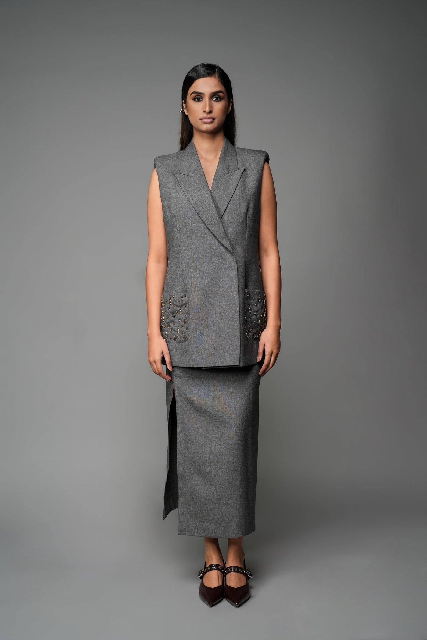ROSANI The Vessel blazer in grey - sleeveless blazer with padded shoulders and embellished pockets, front view