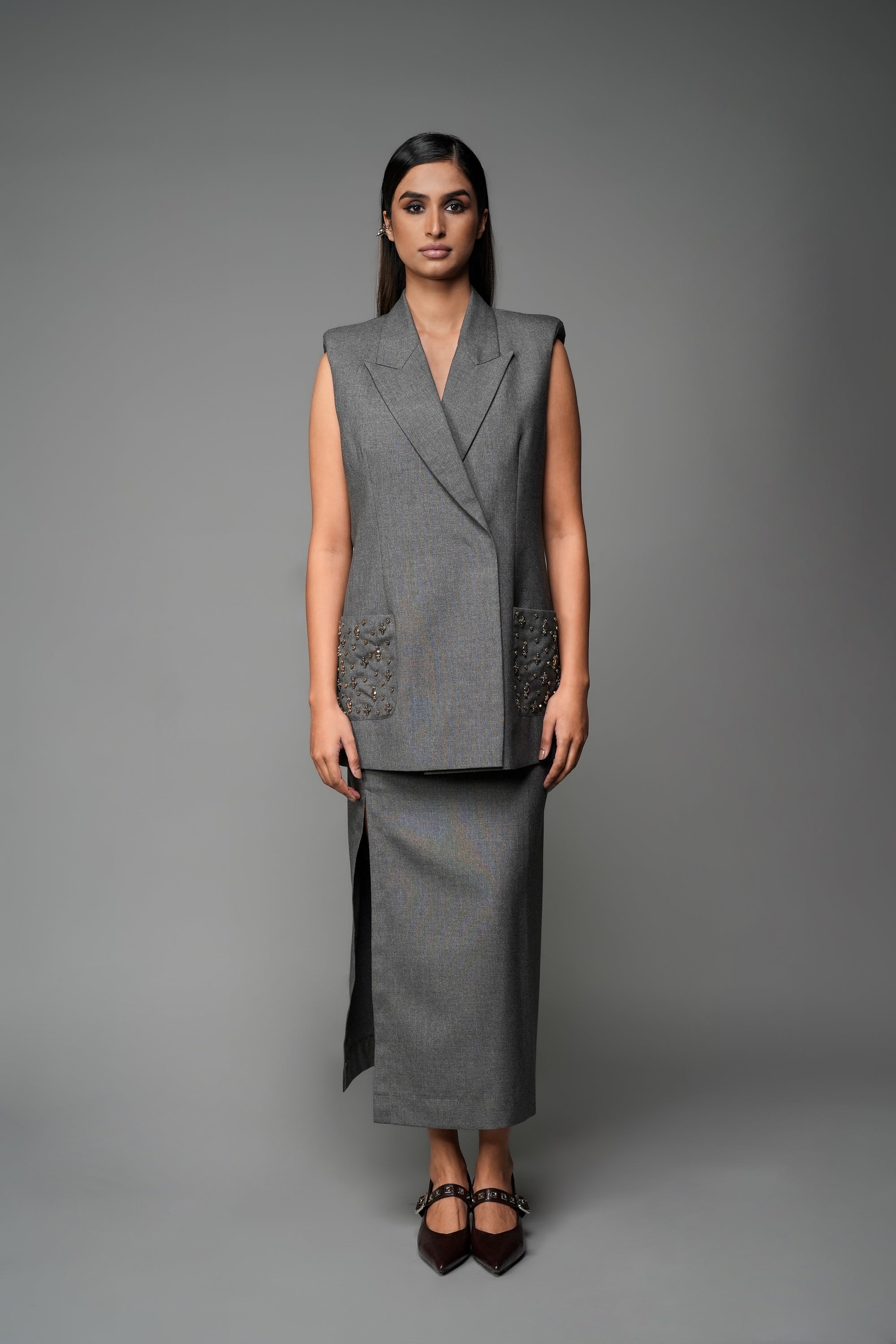 ROSANI The Vessel blazer in grey - sleeveless blazer with padded shoulders and embellished pockets, front view