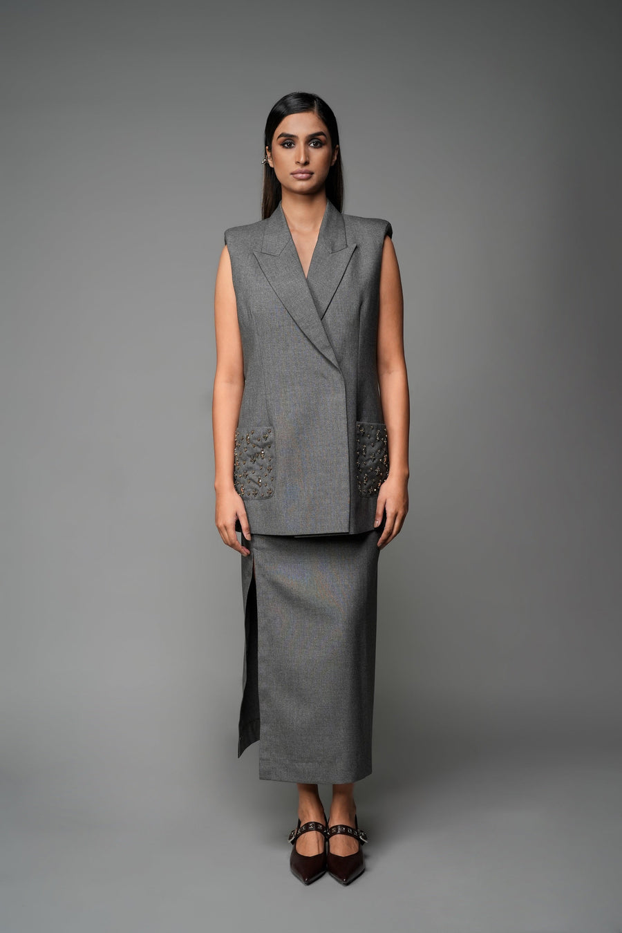 ROSANI The Vessel blazer in grey - sleeveless blazer with padded shoulders and embellished pockets, front view