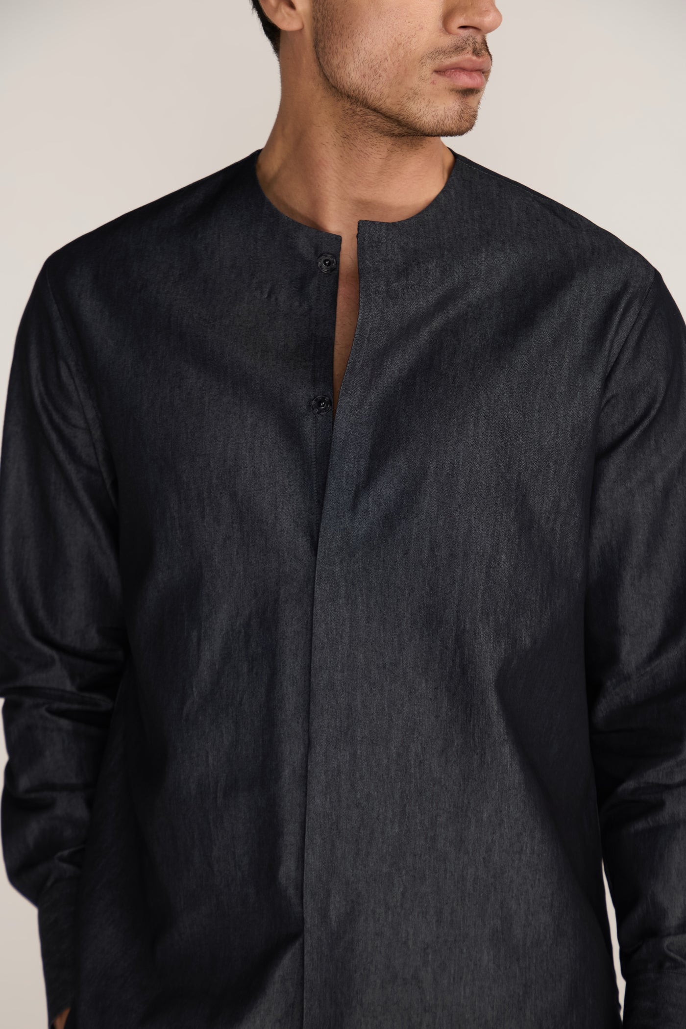 ROSANI The Møte shirt in charcoal - charcoal fluid-gloss cotton shirt, craft detail