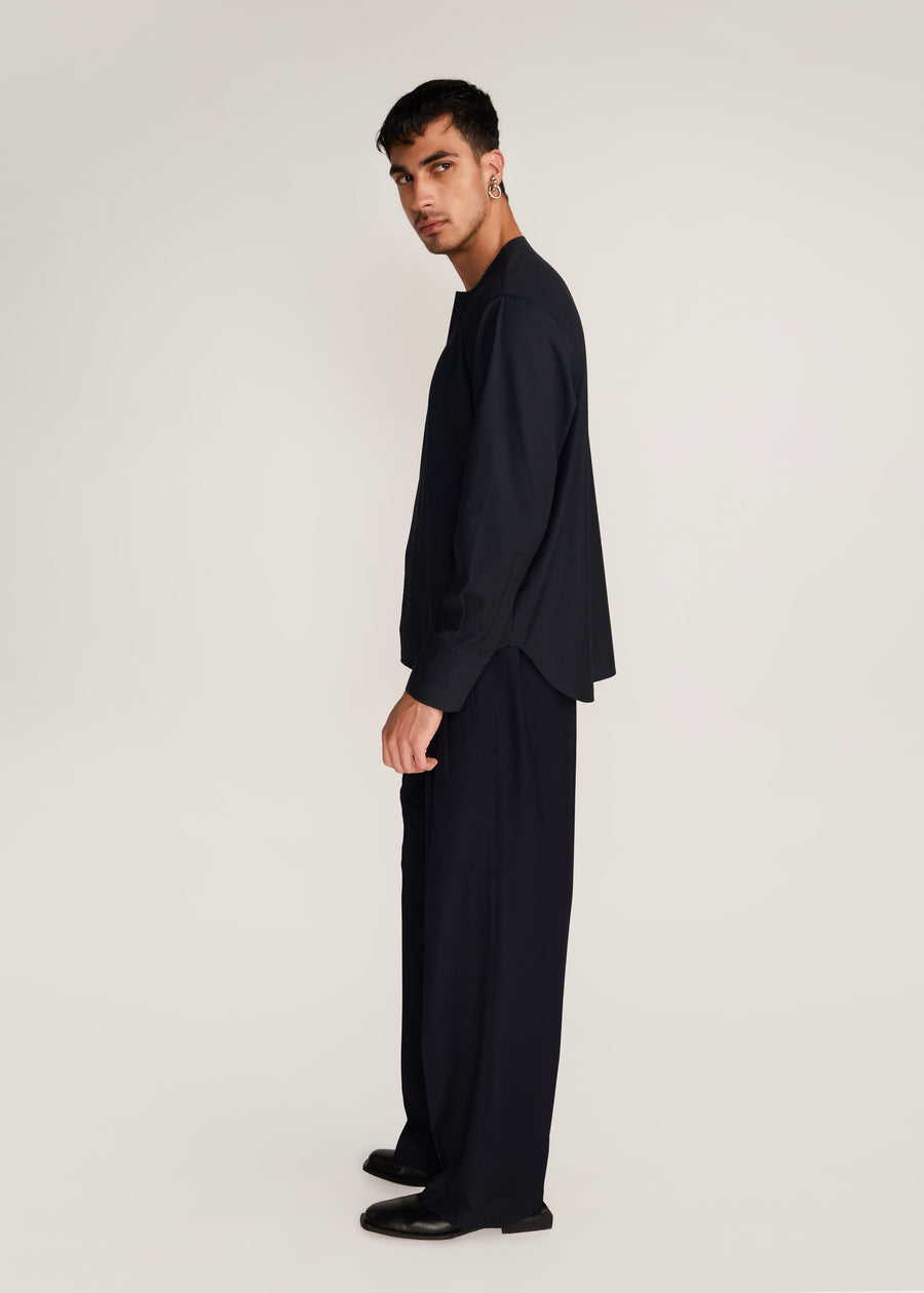 ROSANI The Sammen shirt in obsidian - obsidian round-neck snap-button shirt, side view