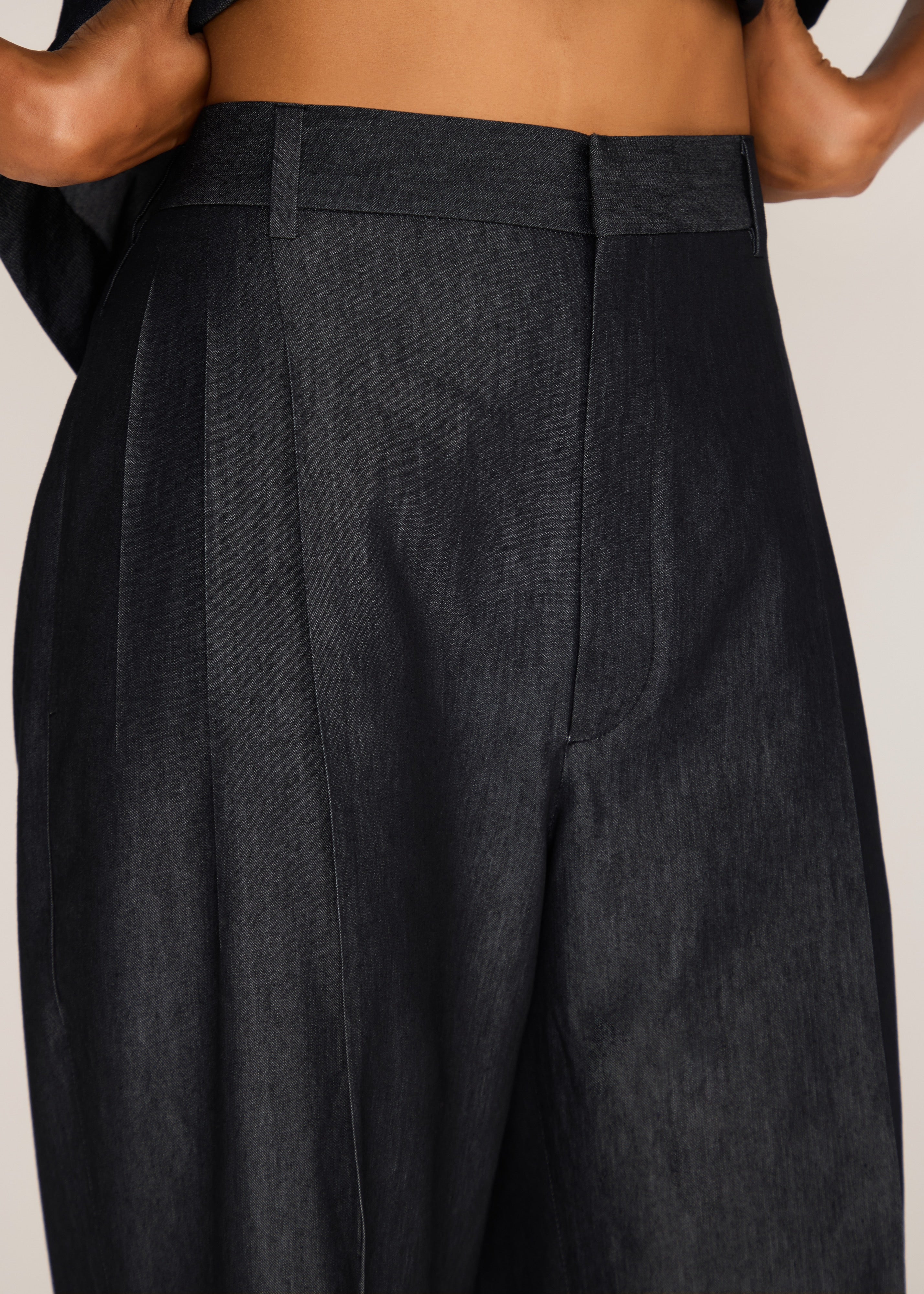 ROSANI The Taqārub trouser in charcoal - charcoal pleated cotton-polyester denim trouser, front view