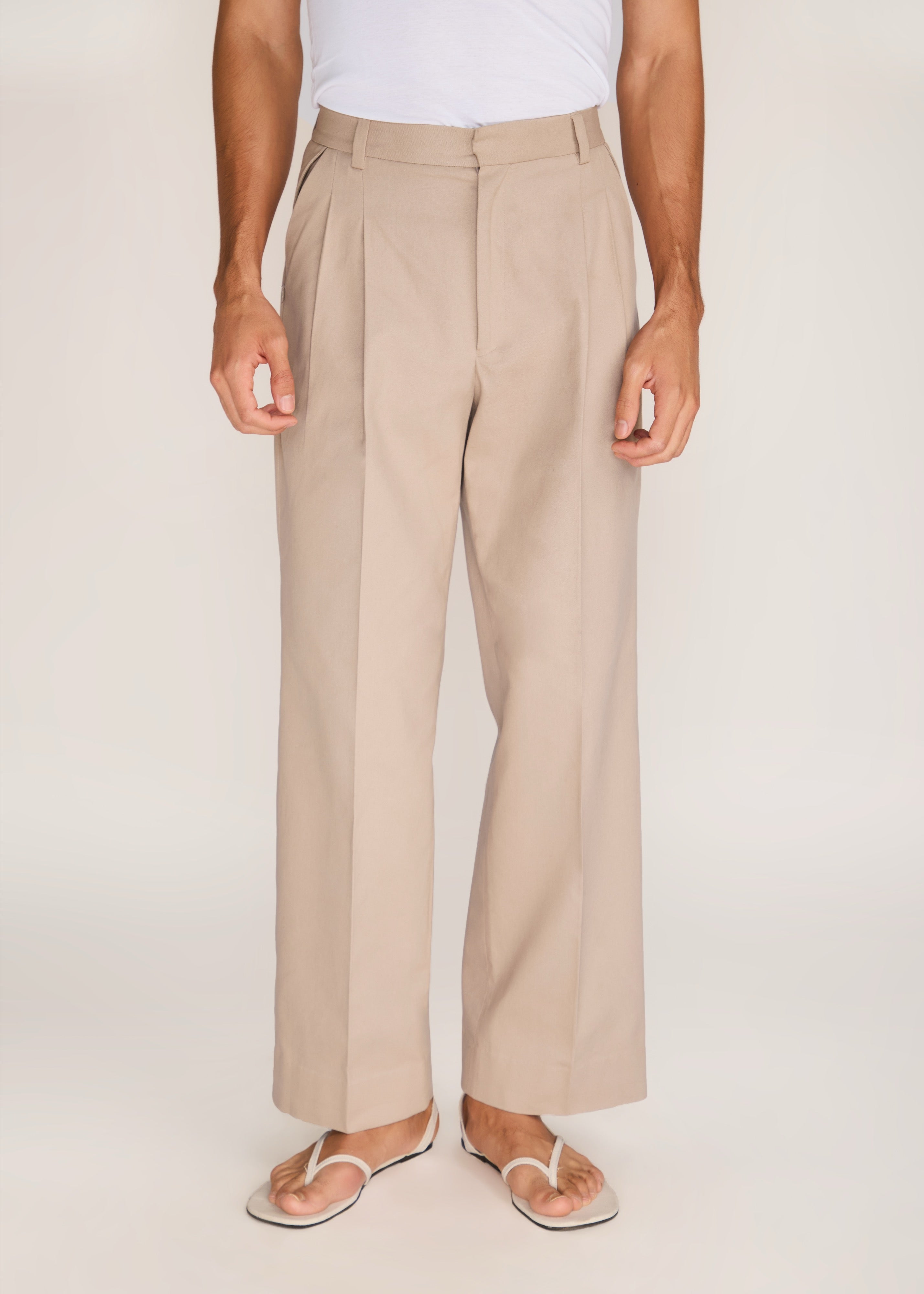 ROSANI The Unión trouser in sand dune - sand dune pleated cotton trouser, front view