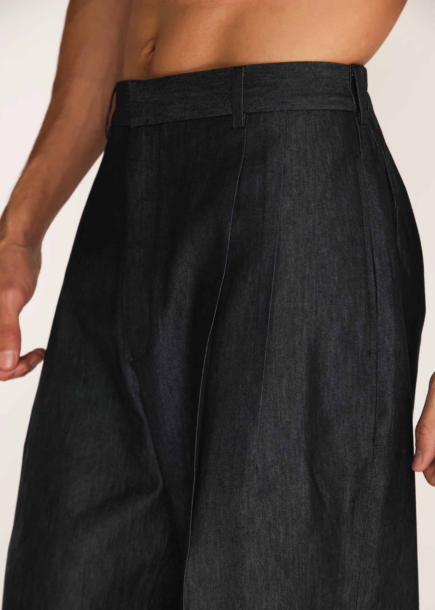 ROSANI The Unisono trouser in charcoal - charcoal pleated suiting trouser, craft detail
