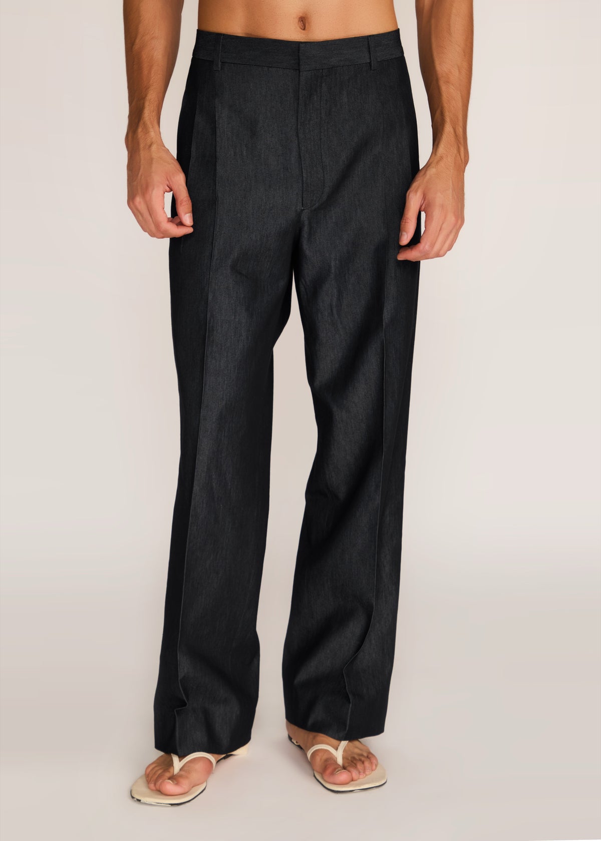 ROSANI The Unisono trouser in charcoal - charcoal pleated suiting trouser, front view
