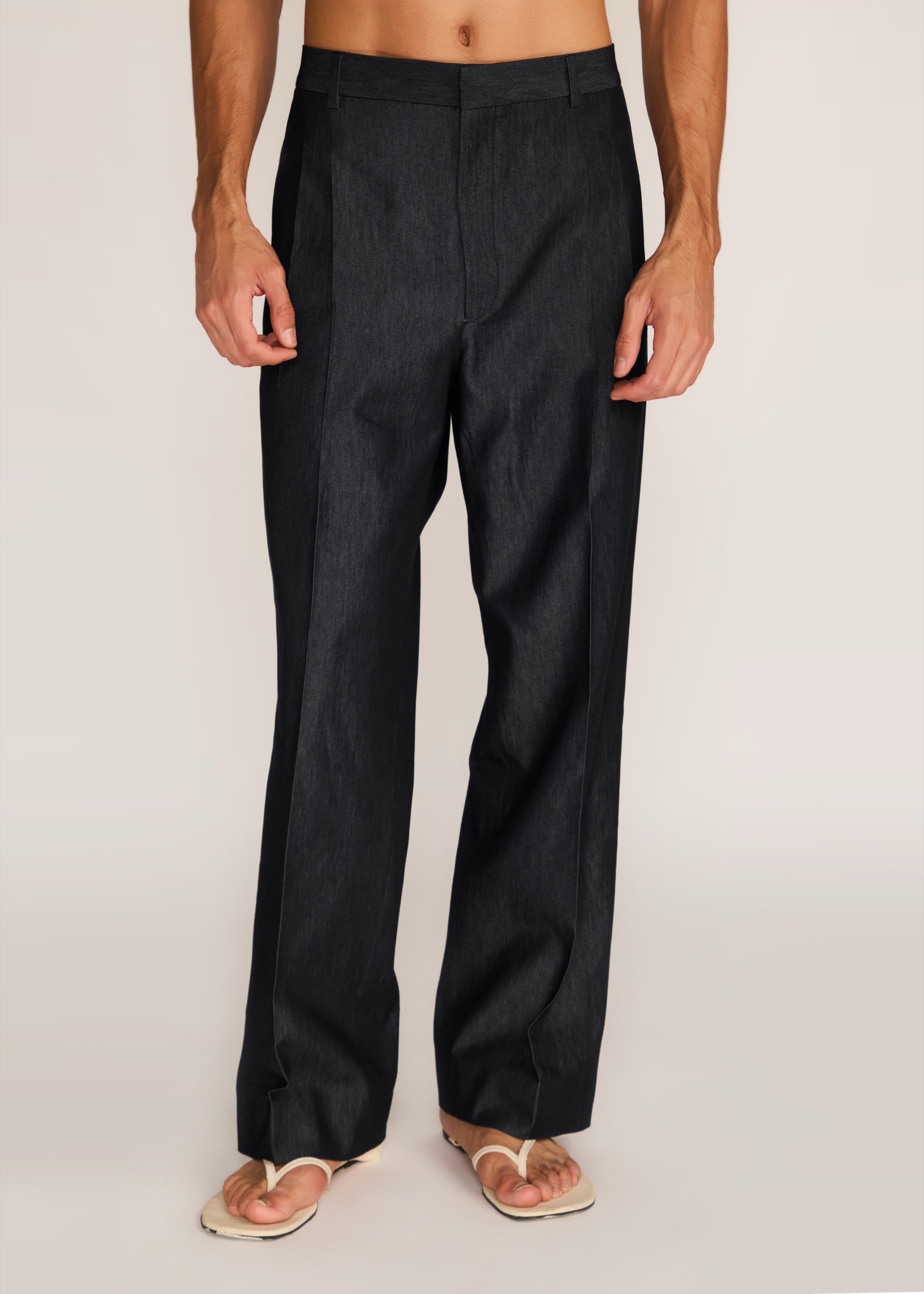 ROSANI The Unisono trouser in charcoal - charcoal pleated suiting trouser, front view