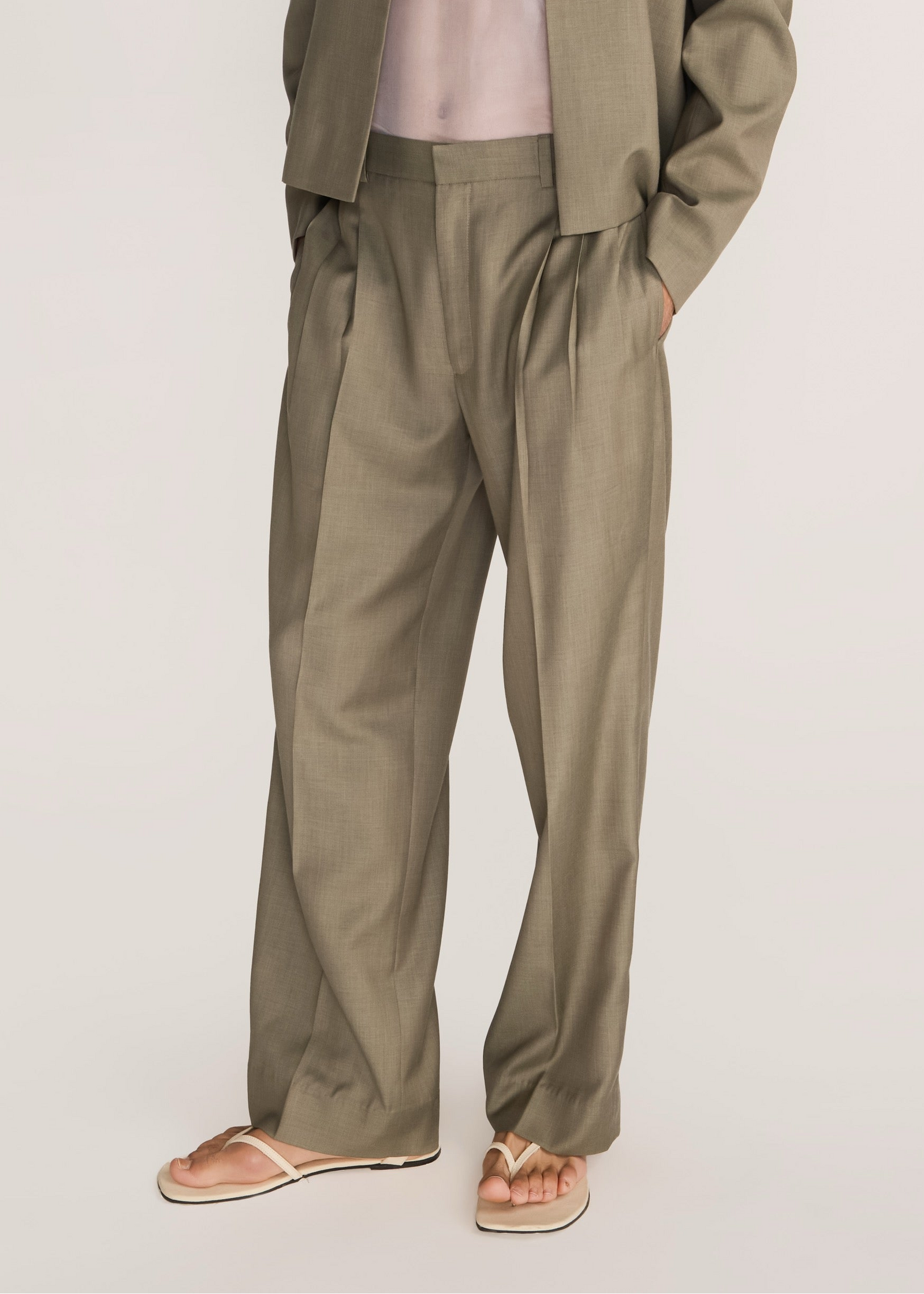 ROSANI The Unisono trouser in olive blossom - suiting fabric, front view