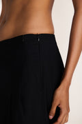 ROSANI The Structure trouser in black - wide-leg trouser with expanded hem volume, side zip pocket and belt-free waistband, detail view
