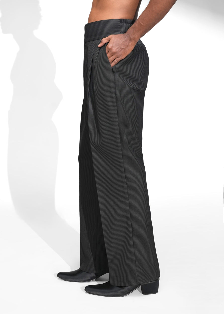 ROSANI The Pulse trouser in black - high waistband pleated trousers, side view showing invisible zip pockets
