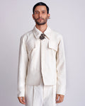ROSANI The Charlie jacket in white. Relaxed utility jacket with flap chest pockets and magnetic snap buttons. ANIMA and ANIMUS collection, front view.