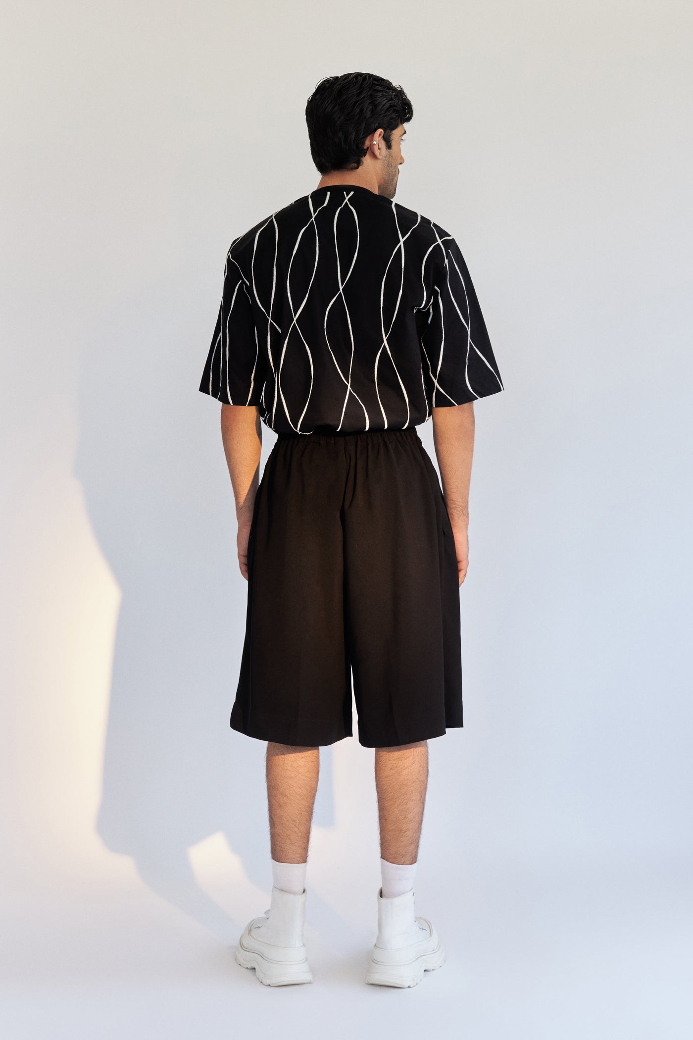 ROSANI The Le Huma short, back view. Clean construction. DYMENSION collection.