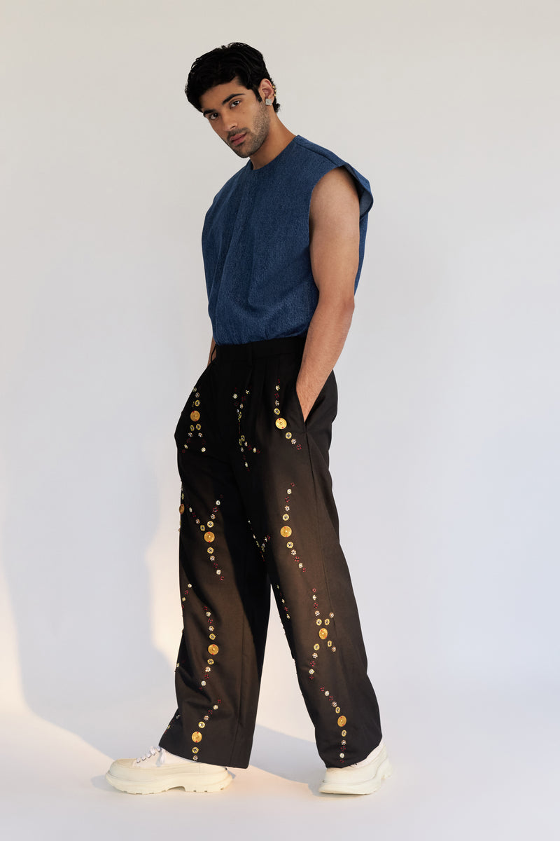 ROSANI The Orto trouser, three-quarter view. Wide-leg black silhouette.